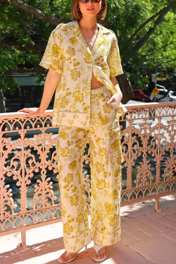 FIO - CONJUNTO FLORAL DE CAMISA Y PANTALÓN EN TONOS AMARILLOS